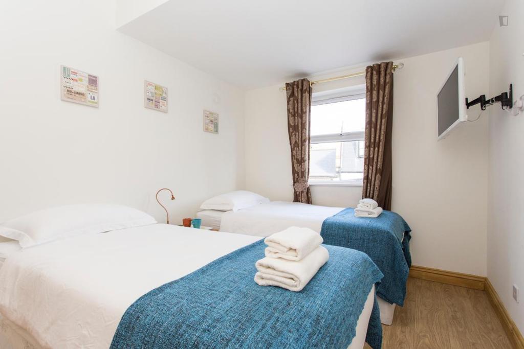 406 Harrow Hotel London Room photo