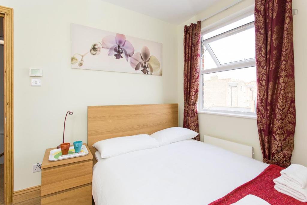 406 Harrow Hotel London Room photo